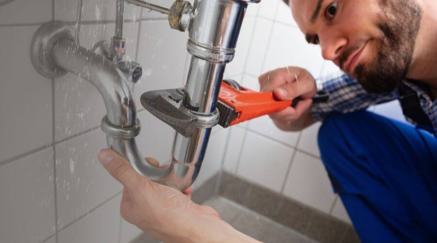 Professional clogged toilet repair services in Dexter, MO